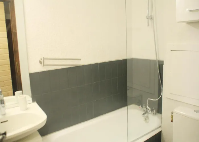 Apartment For 4 People With Parking Châtel